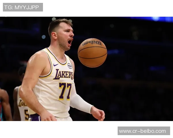 雷迪克盛赞东契奇完美表现早早展现出超强实力引领比赛 雷迪克盛赞东契奇完美表现早早展现出超强实力引领比赛