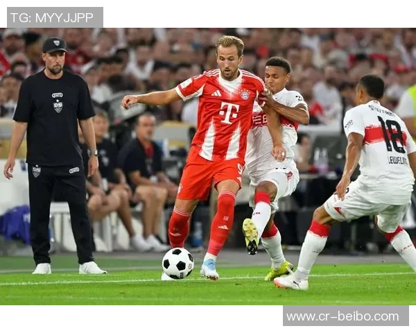 性感女歌手与凯恩同框合影亮相拜仁晚宴引发热议