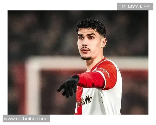 范佩西之子沙奎尔19岁欧联替补登场迎来职业生涯首秀 范佩西之子沙奎尔19岁欧联替补登场迎来职业生涯首秀